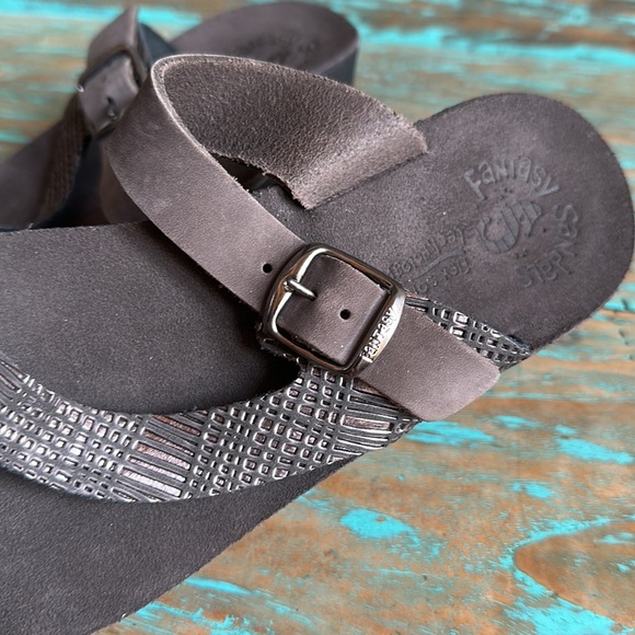 Fantasy Felisa Wedge Comfort Sandal in Black with Toe Strap Size 38 - Picture 5 of 11